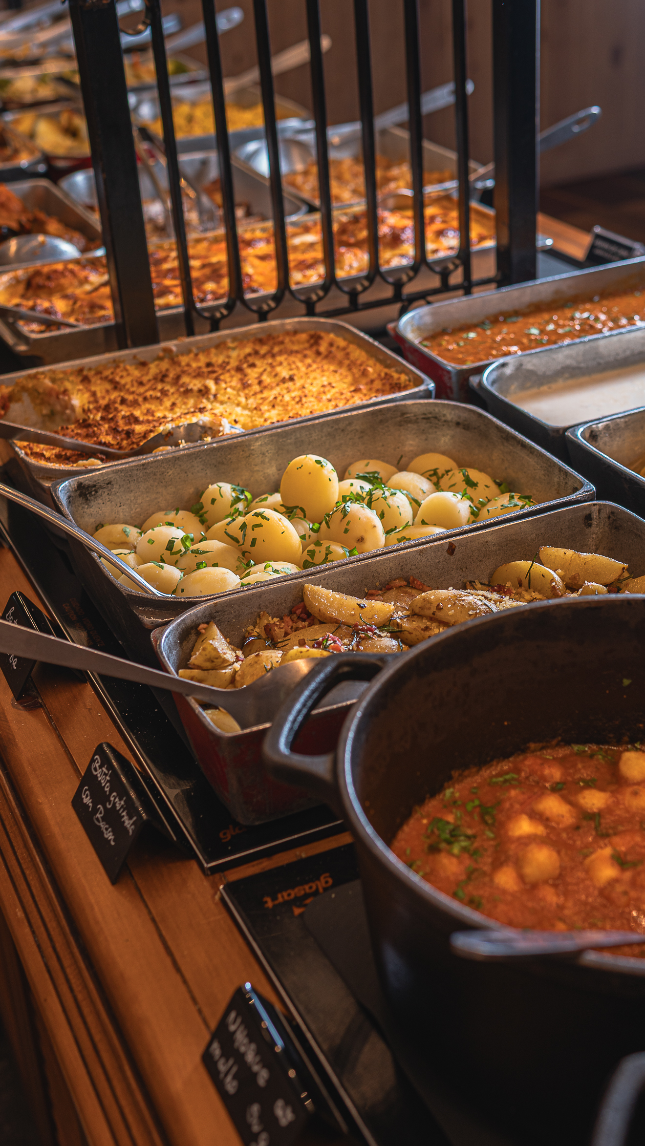 Pratos quentes do buffet do Sabor da Nonna